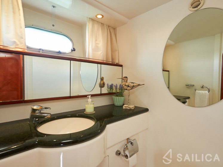 Princess 20M - Yacht Charter Sailica