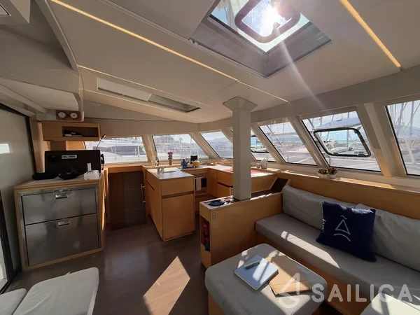 Nautitech 46 Fly - Yacht Charter Sailica