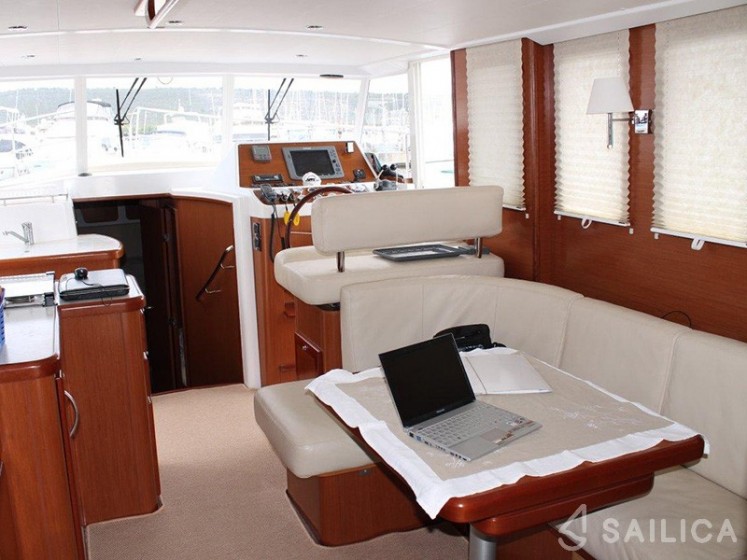 Swift Trawler 42 - Yacht Charter Sailica
