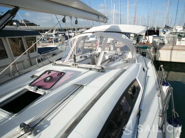 Oceanis 43 - Yacht Charter Sailica
