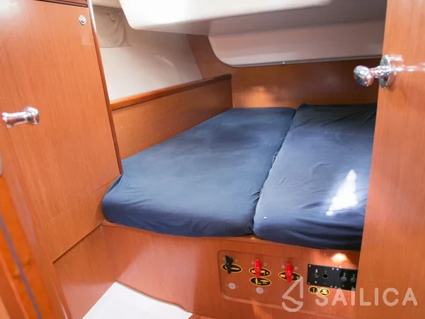 Oceanis 43 - Yacht Charter Sailica
