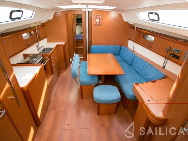 Oceanis 43 - Yacht Charter Sailica