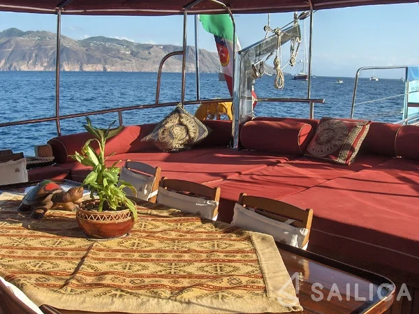 Gulet - Yacht Charter Sailica