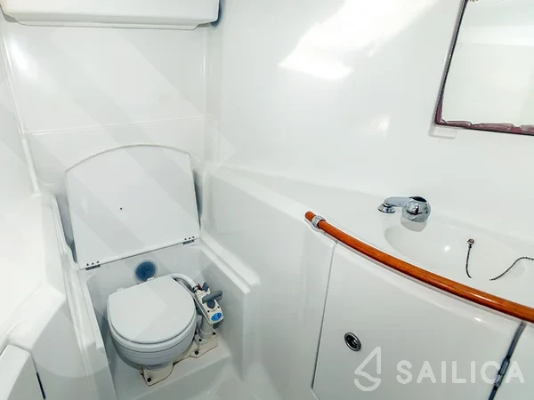 Oceanis 41.1 - Yacht Charter Sailica