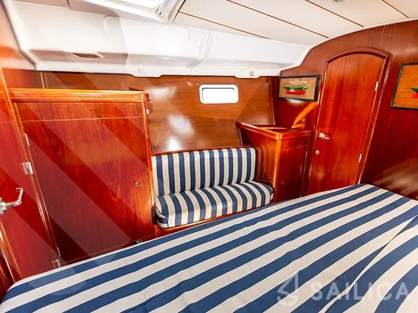 Oceanis 41.1 - Yacht Charter Sailica