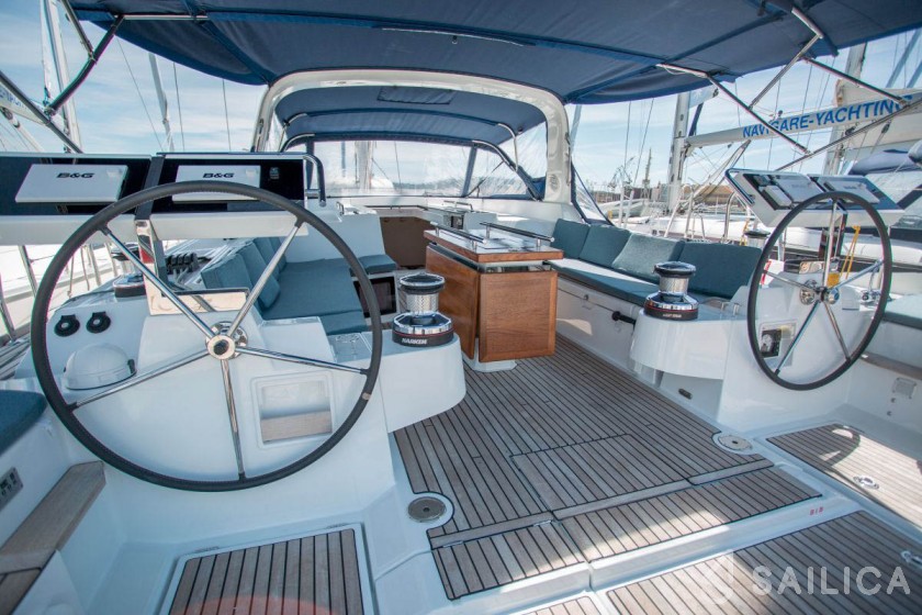 Oceanis 55 - 4 + 1 cab. - Yacht Charter Sailica