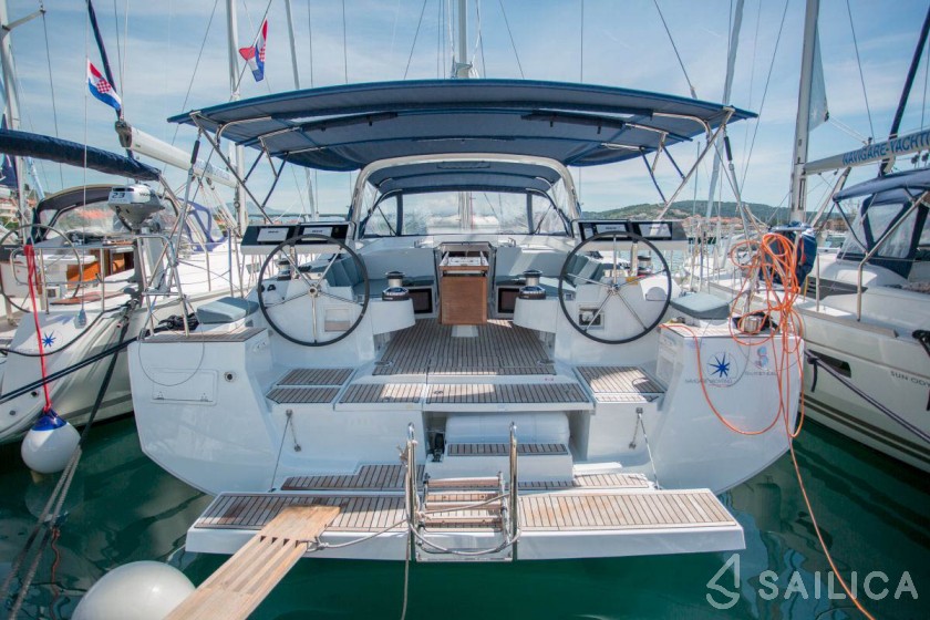Oceanis 55 - 4 + 1 cab. - Yacht Charter Sailica