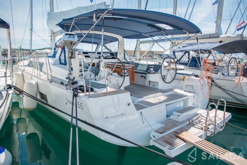 Oceanis 55 - 4 + 1 cab. - Yacht Charter Sailica