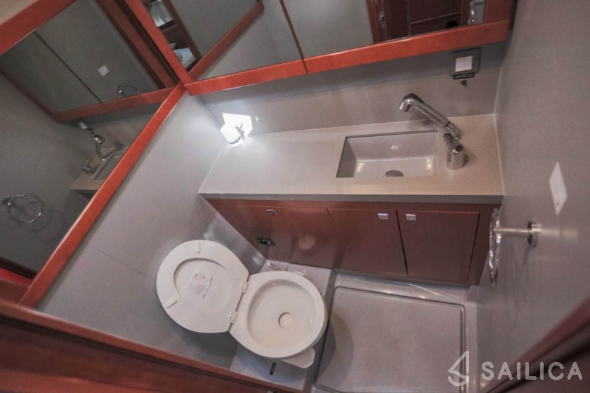 Oceanis 55 - 4 + 1 cab. - Yacht Charter Sailica