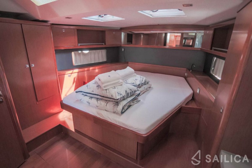 Oceanis 55 - 4 + 1 cab. - Yacht Charter Sailica