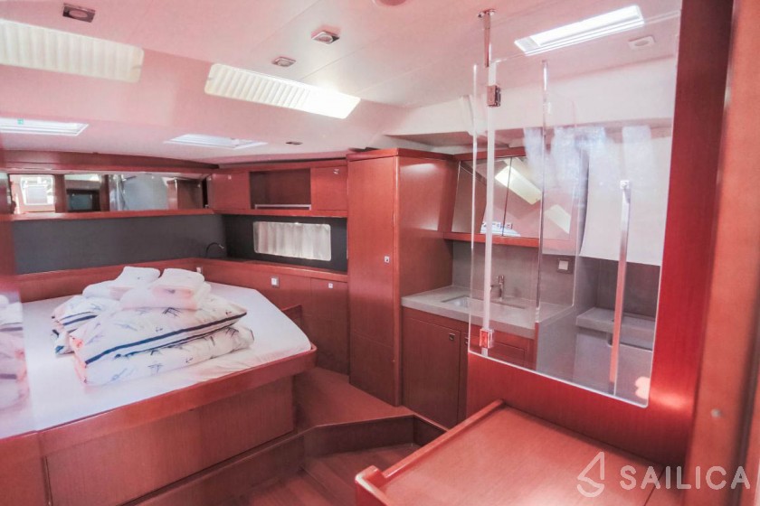 Oceanis 55 - 4 + 1 cab. - Yacht Charter Sailica