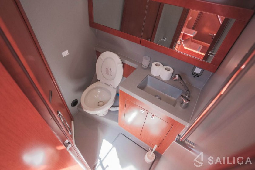 Oceanis 55 - 4 + 1 cab. - Yacht Charter Sailica