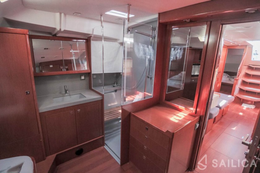 Oceanis 55 - 4 + 1 cab. - Yacht Charter Sailica