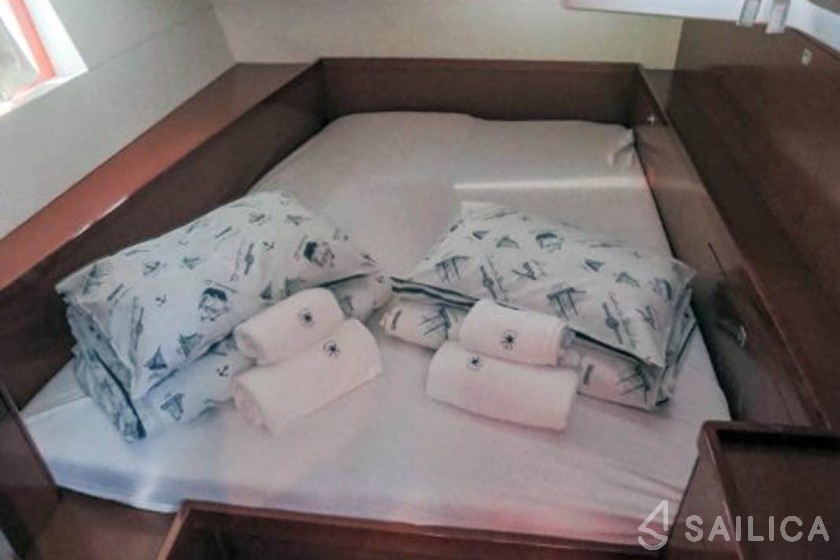 Oceanis 55 - 4 + 1 cab. - Yacht Charter Sailica