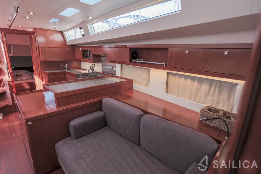 Oceanis 55 - 4 + 1 cab. - Yacht Charter Sailica