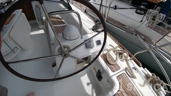 Oceanis 43 - Yacht Charter Sailica