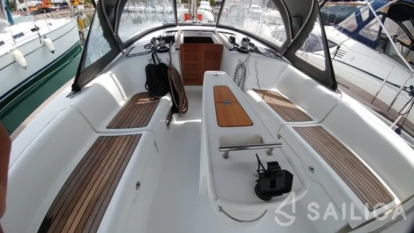 Oceanis 43 - Yacht Charter Sailica