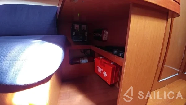 Oceanis 43 - Yacht Charter Sailica