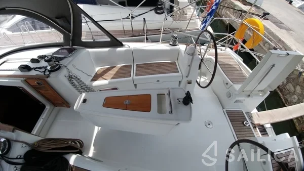 Oceanis 43 - Yacht Charter Sailica