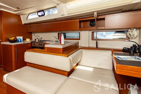 Oceanis 51.1 - Yacht Charter Sailica