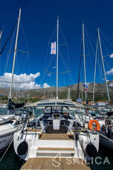 Oceanis 51.1 - Yacht Charter Sailica