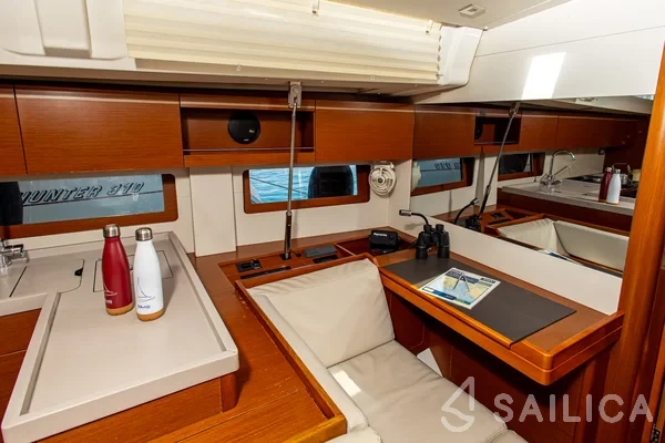 Oceanis 51.1 - Yacht Charter Sailica