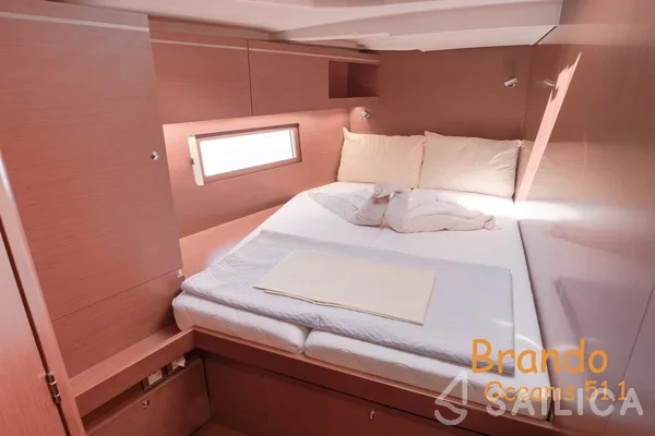 Oceanis 51.1 - Yacht Charter Sailica