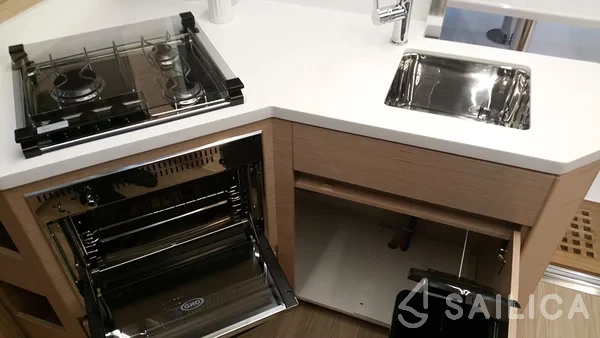 Nautitech 40 open NEW - 4 + 2 cab. - Yacht Charter Sailica