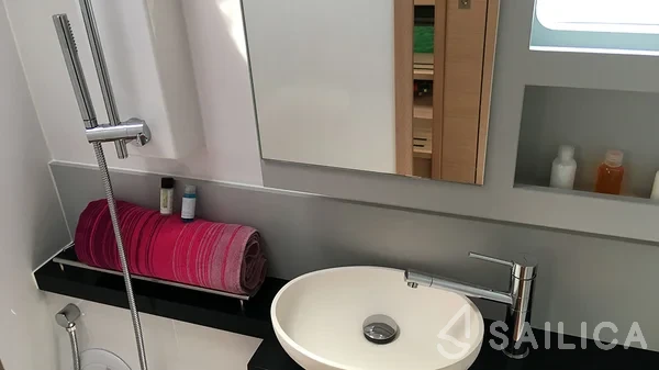 Nautitech 40 open NEW - 4 + 2 cab. - Yacht Charter Sailica