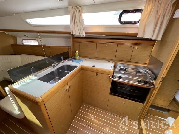 Sun Odyssey 36i - Yacht Charter Sailica