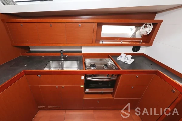 Oceanis 45 - Yacht Charter Sailica