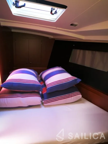 Oceanis 45 - Yacht Charter Sailica