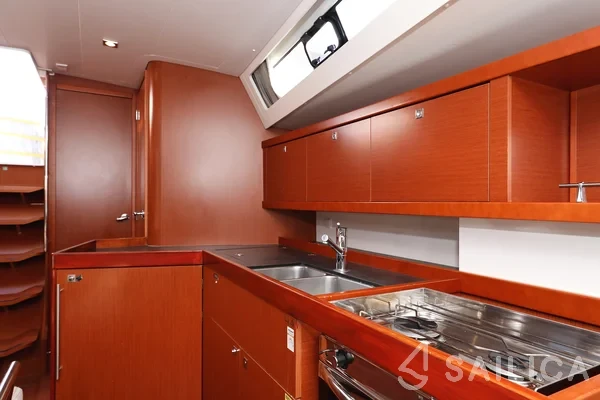 Oceanis 45 - Yacht Charter Sailica