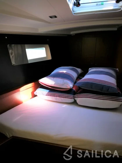 Oceanis 45 - Yacht Charter Sailica