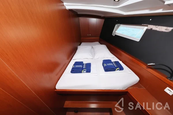 Oceanis 45 - Yacht Charter Sailica