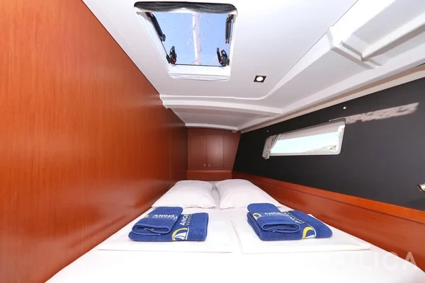 Oceanis 45 - Yacht Charter Sailica