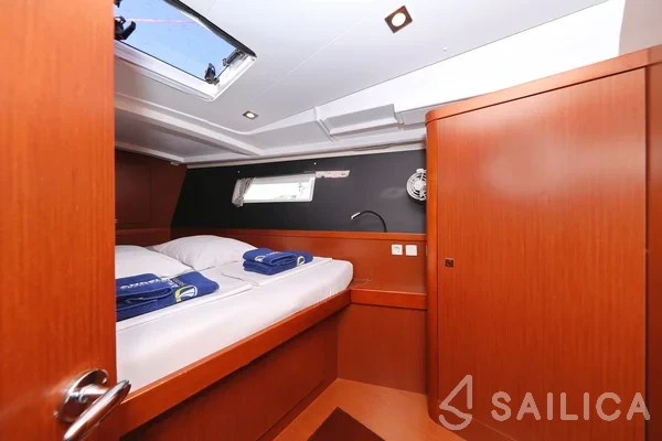 Oceanis 45 - Yacht Charter Sailica