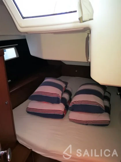 Oceanis 45 - Yacht Charter Sailica