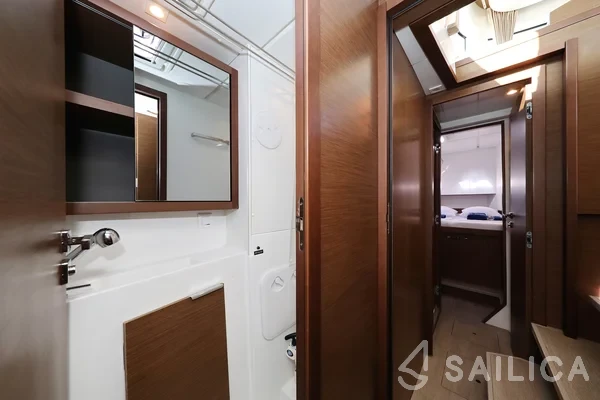 Lagoon 40 - Yacht Charter Sailica