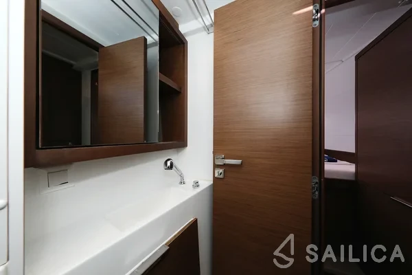 Lagoon 40 - Yacht Charter Sailica