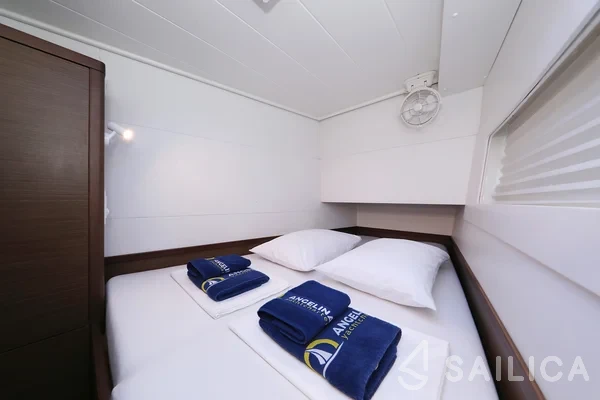 Lagoon 40 - Yacht Charter Sailica