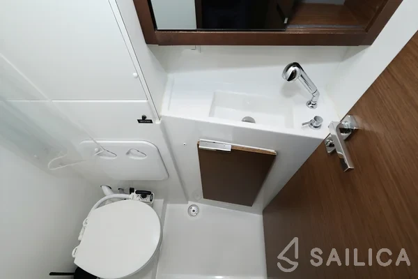 Lagoon 40 - Yacht Charter Sailica