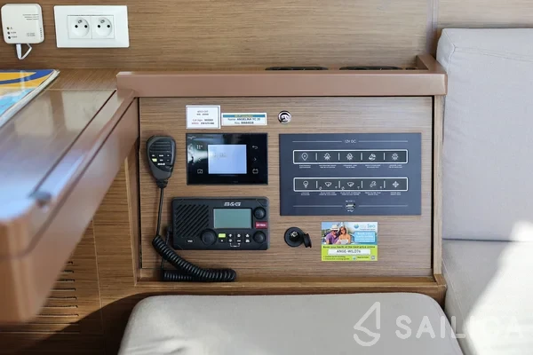 Lagoon 40 - Yacht Charter Sailica