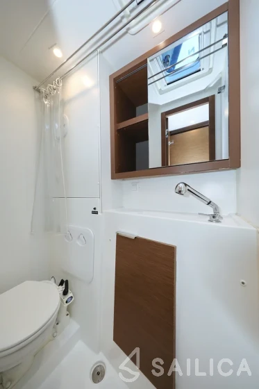 Lagoon 40 - Yacht Charter Sailica