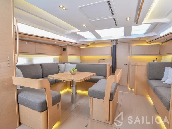 Dufour 520 GL - Yacht Charter Sailica