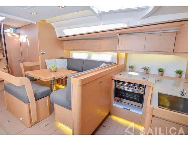 Dufour 520 GL - Yacht Charter Sailica