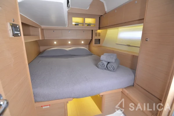 Dufour 520 GL - Yacht Charter Sailica