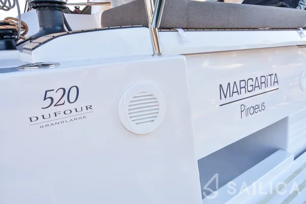 Dufour 520 GL - Yacht Charter Sailica