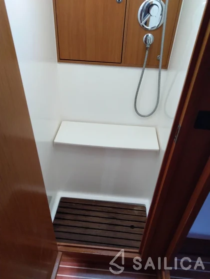 Bavaria 45 Cruiser - Yacht Charter Sailica