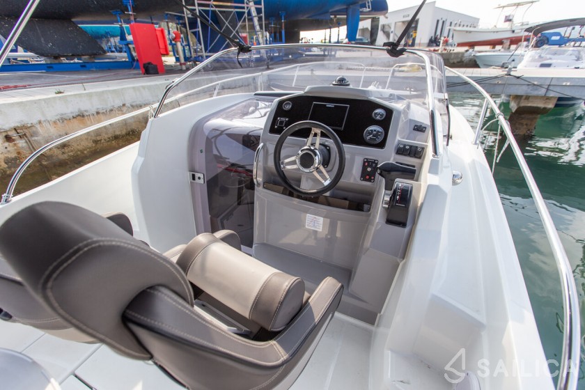 Cap Camarat 7.5 WA - Yacht Charter Sailica